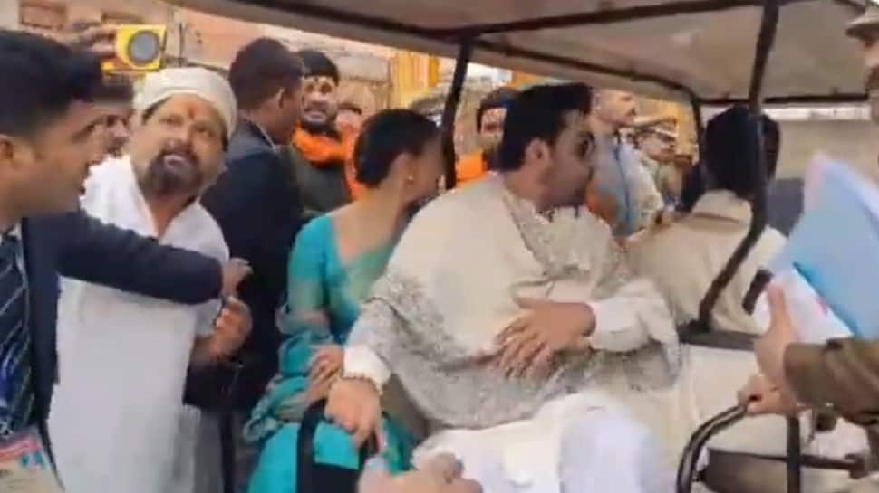 Ram Mandir Inauguration: Alia Bhatt Gets Mobbed, Husband Ranbir Kapoor Manages Crowd In Ayodhya - Watch 