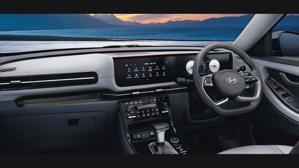 High-Resolution Interior Screen