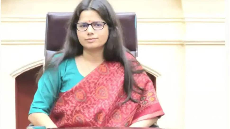 Meet Haldwani DM Vandana Singh Chauhan, Who Cracked UPSC With Self-Study To Become IAS Despite Family Opposition