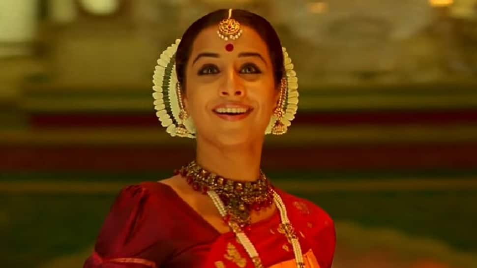 Bhool Bhulaiyaa 3: Vidya Balan Announces Grand Comeback Of OG Manjulika In Style Leaving Netizens In Awe 