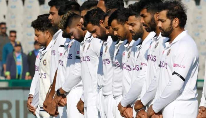 Why Team India Is Wearing Black Arm Band In India vs England 3rd Test Day 3? 