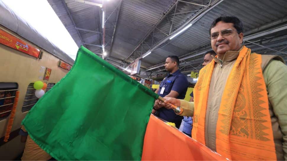 CM Manik Saha Flags Off Third Aastha Special Train From Tripura To Ayodhya - Vimarsana News