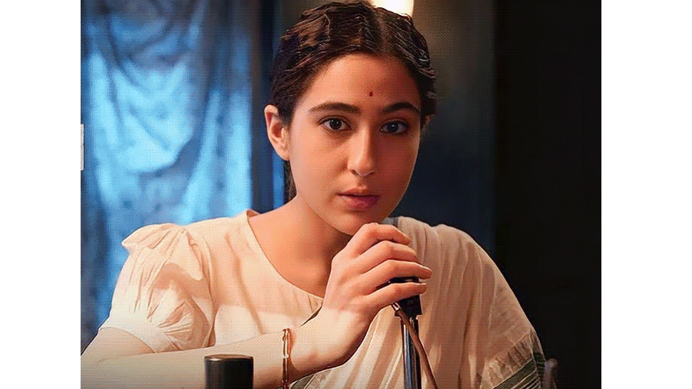 Sara Ali Khan&#039;s Ae Watan Mere Watan Is A Story Of Underground Radio Playing A Pivotal Weapon 