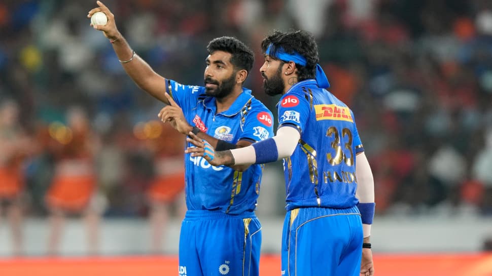 As Hardik Pandya Ignores Jasprit Bumrah Again With New Ball, Irfan Pathan,  Brett Lee SLAM MI Captains Poor Captaincy Against SRH | Cricket News | Zee  News