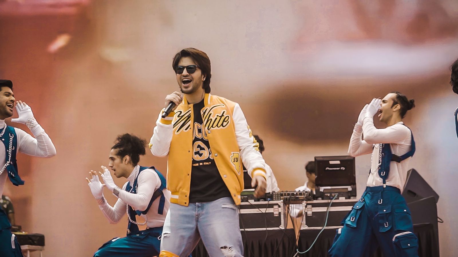 Title: Rromeo's Powerful Holi Performance Leaves Audience in Awe Title: Rromeo's Powerful Holi Performance Leaves Audience in Awe