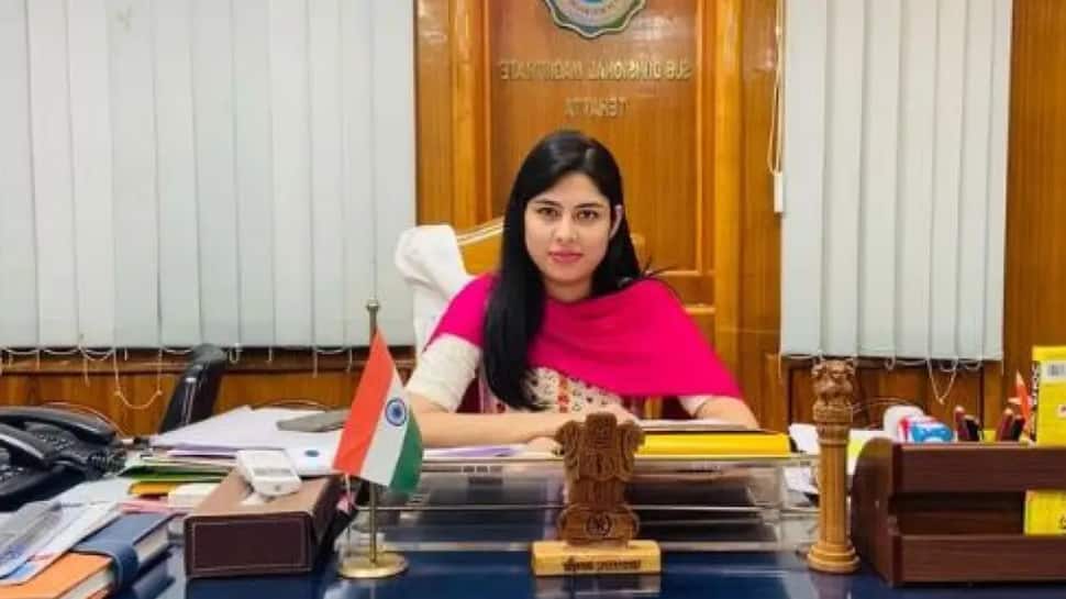 UPSC Success Story: Meet Ananya Singh, The 22-Year-Old IAS Topper Who Conquered UPSC Without Coaching 