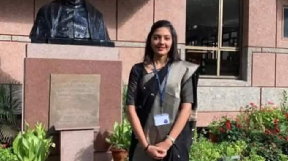 UPSC Success Story: The Inspiring Journey Of IAS Srushti Deshmukh Securing AIR 5 In Her First Attempt! - Vimarsana News
