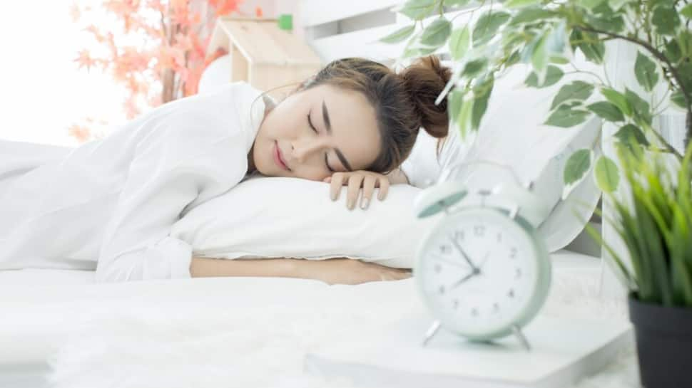 Is Daytime Sleeping A Potential Factor In Dementia Development, Expert Shares Risks