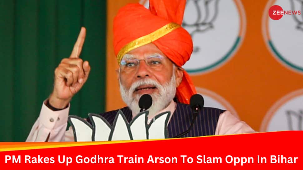 PM Modi Rakes Up Godhra Train Arson In Bihar Rally, Says &#039;Lalu Shielded Culprits Under Madam Sonia&#039;s Rule&#039;