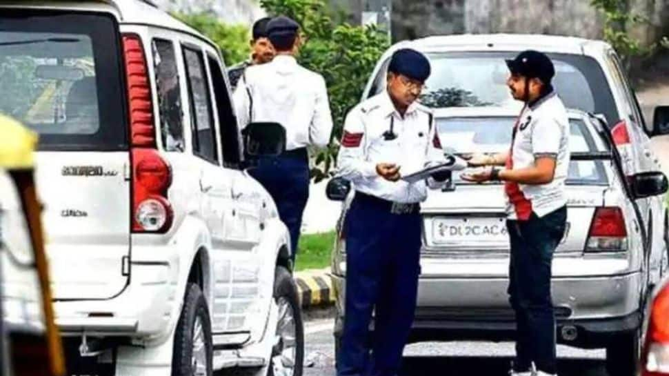 What to do If Traffic Police stop you? To Avoid Challan Do This