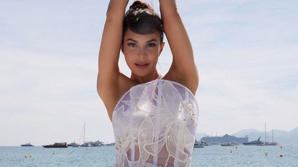Jacqueline Fernandez Soaks Up The Cannes&#039; Sun, Looks Super Hawt In White Strapless Dress - Pics
