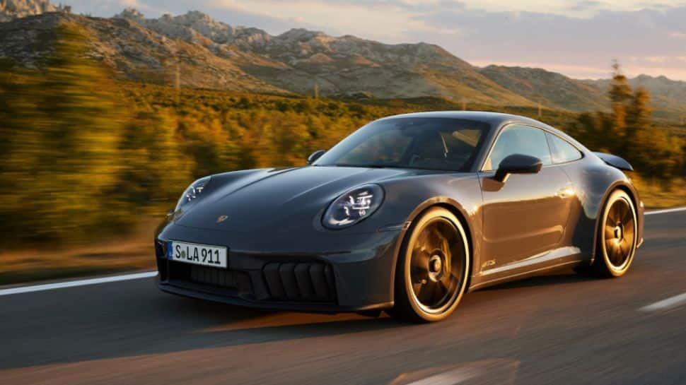 First Ever Hybrid Porsche 911 Unveiled; Know All about This Latest High Performance Machine