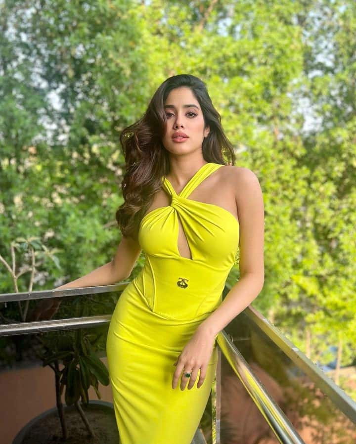 Janhvi Kapoor's Sexy Yellow Bodycon