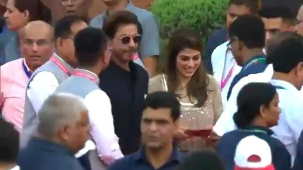  Shah Rukh Khan Attends PM Narendra Modi&#039;s Swearing-in Ceremony,WATCH 