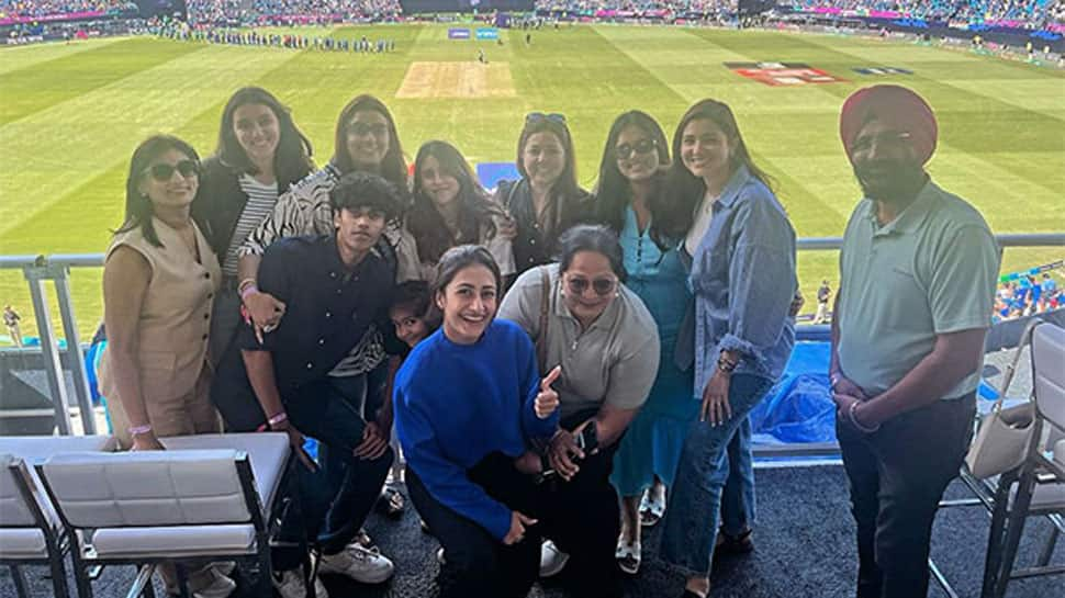 Anushka Sharma Strikes A Pose With Dhanashree, Celebrates India&#039;s Win Over Pakistan In T20 WC