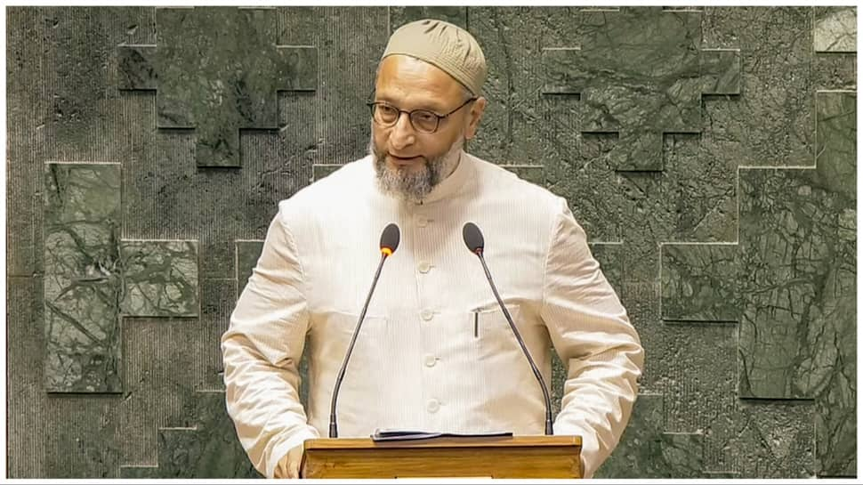 Owaisi Mentions &#039;Jai Palestine&#039; While Taking Oath As Lok Sabha MP - WATCH