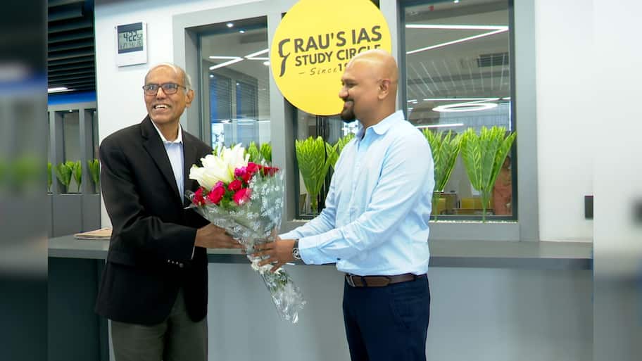 Former RBI Governor Dr. Duvvuri Subbarao Visits His Alma Mater Rau's IAS Study Circle