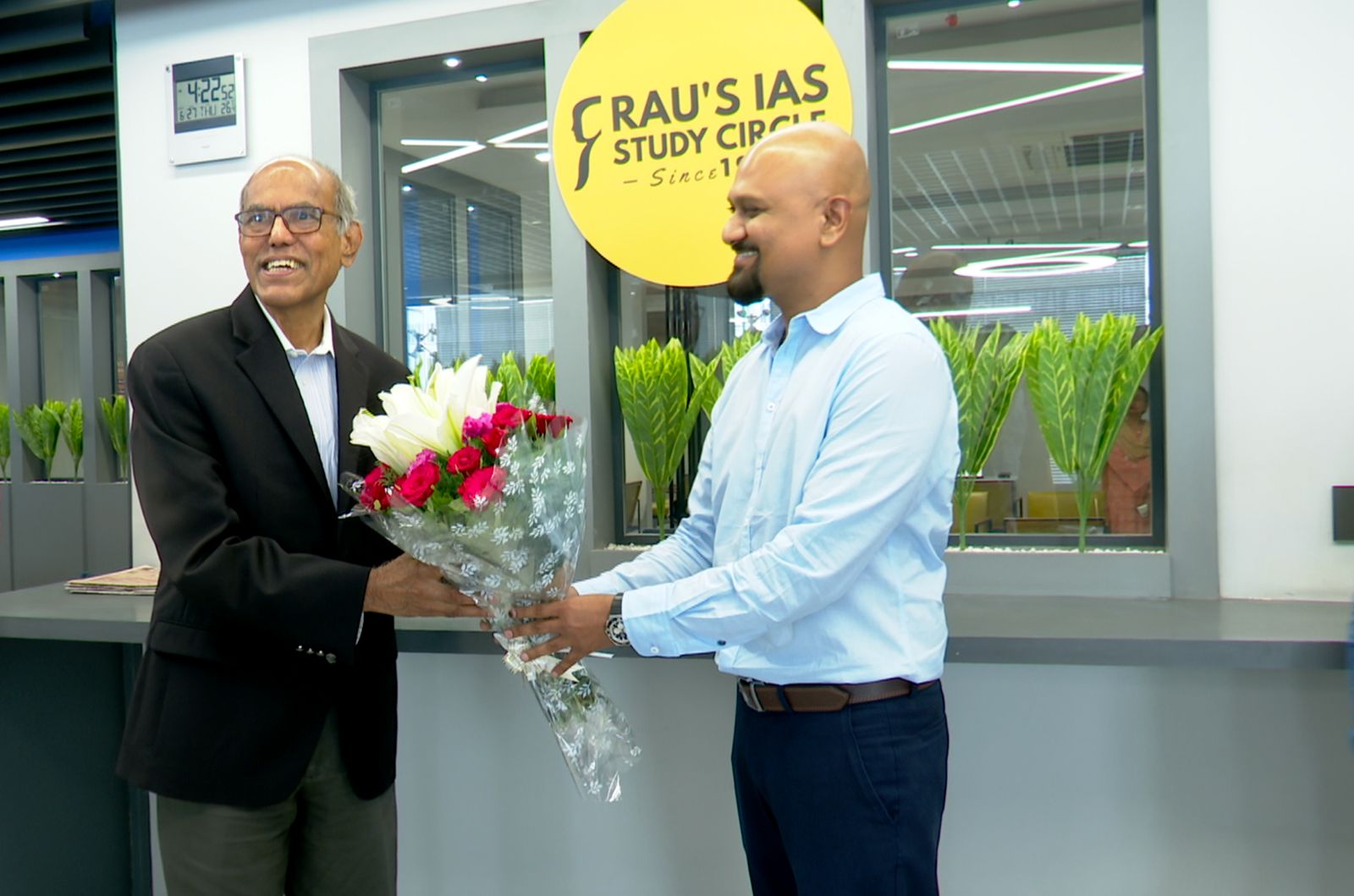 Former RBI Governor Dr. Duvvuri Subbarao Visits His Alma Mater Rau's IAS Study Circle Former RBI Governor Dr. Duvvuri Subbarao Visits His Alma Mater Rau's IAS Study Circle