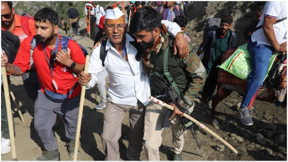 Anantnag Police&#039;s Compassionate Support Ensures Smooth Journey For Amarnath Yatra Pilgrims