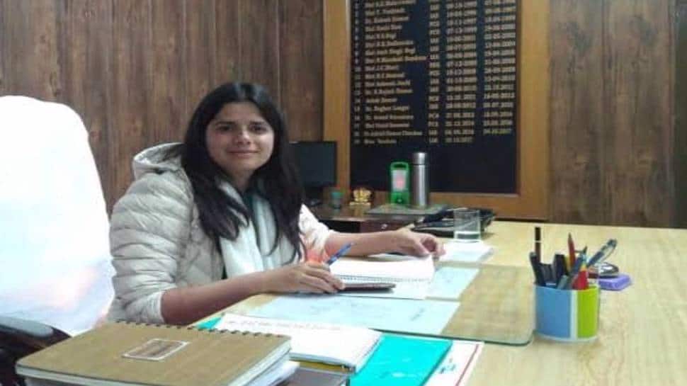 UPSC Exams: How Tough It Is For Hindi Candidates? Know From AIR 8 IAS Vandana Singh Chauhan