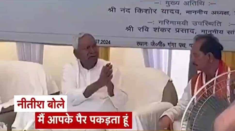 &#039;Mai Aapke Pair Pakad Leta Hu&#039;: Bihar CM Nitish Kumar&#039;s Gesture To Get Work Done From Babus Goes Viral; Watch