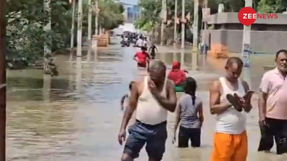 Delhi Floods: Munak Canal Breach Turns Bawana Residential Area Into A &#039;River&#039;