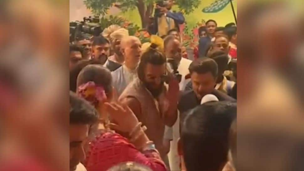 Ranveer Singh Adds Spark To Anant Ambani&#039;s Baraat With His Energetic Dance - WATCH 