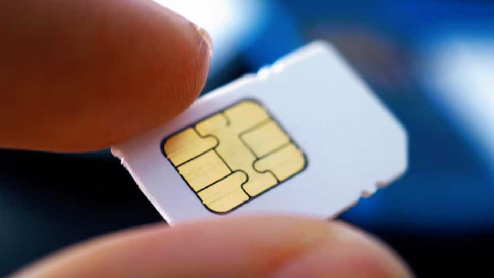 Holding Multiple SIM Cards? You Could Face Rs 2 Lakh Fine Or Jail; Here's How To Check Number Of SIM Cards Issued Against Your Aadhar Card