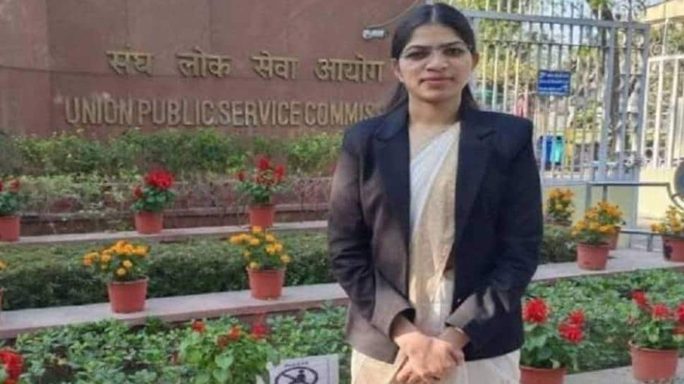 From Anganwadi to IAS: Three Failures, Hard Work, and Historic Success - The Incredible Journey Of  Manisha Dharve