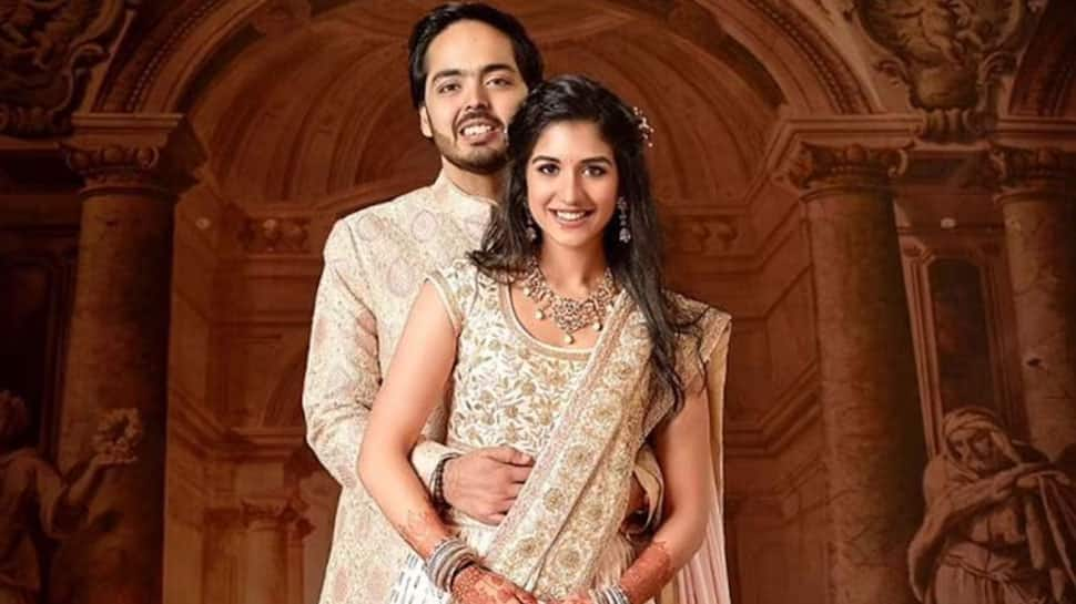 Radhika Ambani Stops Her Bodyguard To NOT Push People As She Visits Jamnagar With Hubby Anant Ambani After Marriage