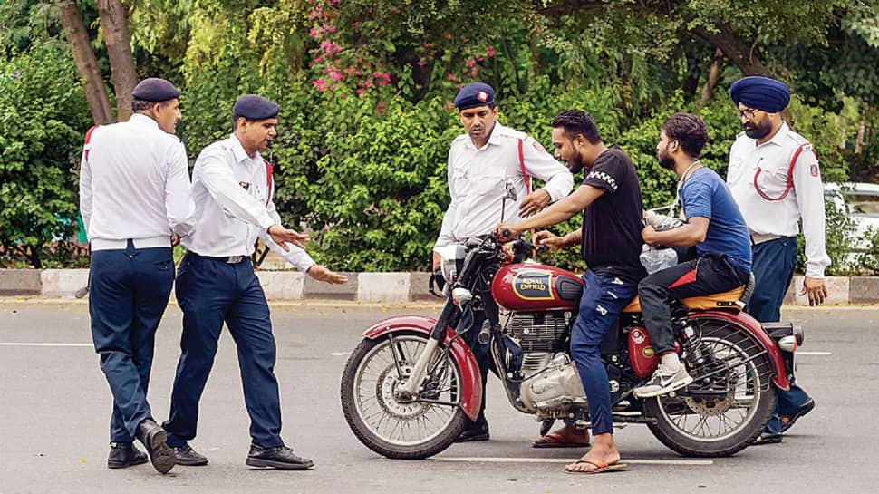 Half-Sleeved Shirt On A Bike? Will You Get Fined? Know The Truth