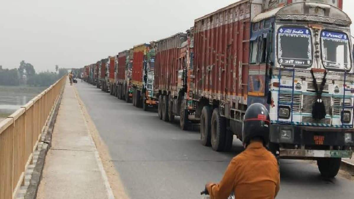 Ballia Truck Bribe Row: Salary Rs 50K Per Month... Incorme Rs 1.5 Cr... How Much &#039;Maaal&#039; Cops Were Making In On UP-Bihar Border