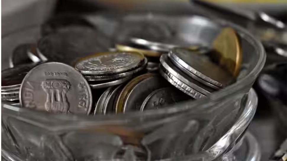 Rupee Depreciates To Fresh Low, Leaning Towards 84 Over Global Market Concern Rupee Depreciates To Fresh Low, Leaning Towards 84 Over Global Market Concern