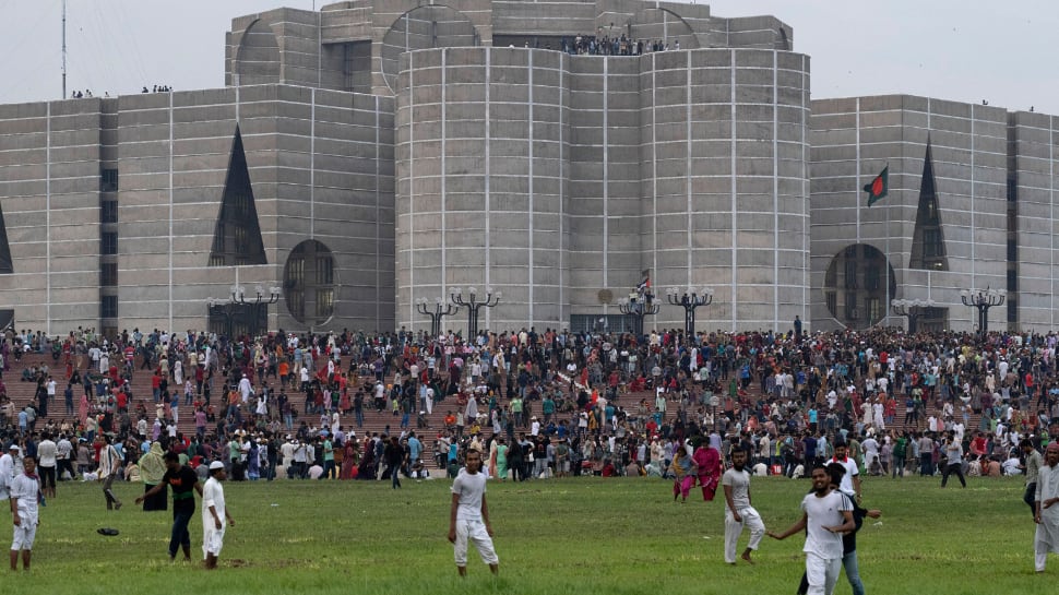 Huge Jail Break In Bangladesh; Over 500 Inmates Escape, Some Armed