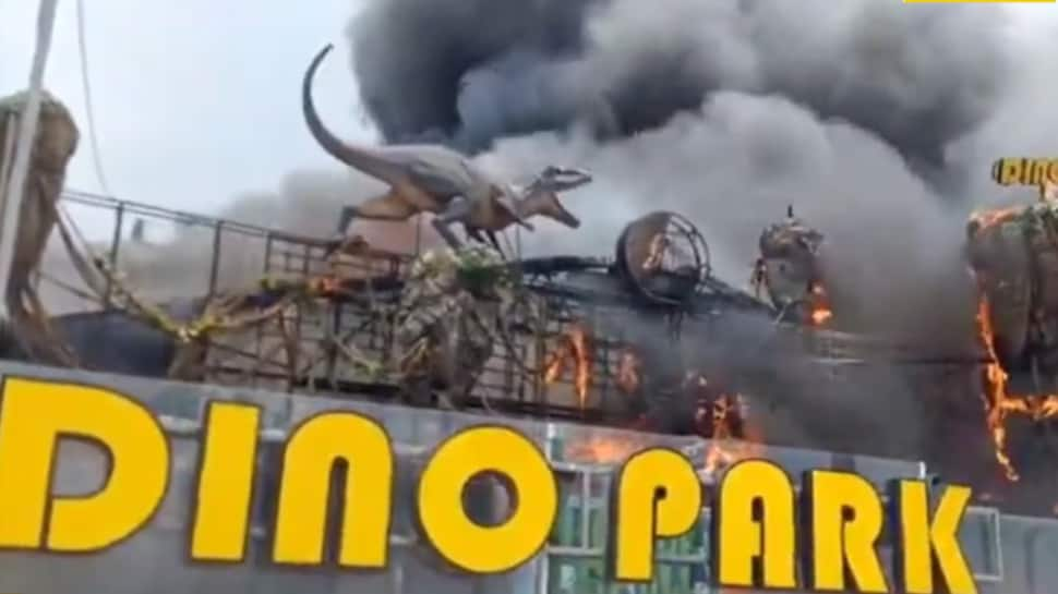 Visakhapatnam: Massive Fire Engulfs Amusement Park | Watch Video