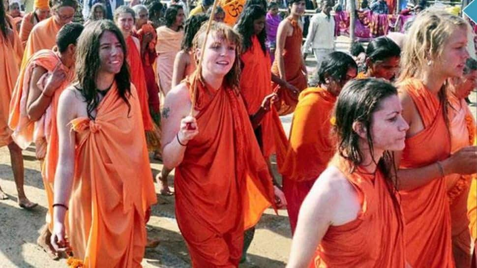 Who Are Female Naga Sadhus: Know All About Their Rituals And Mysterious ...