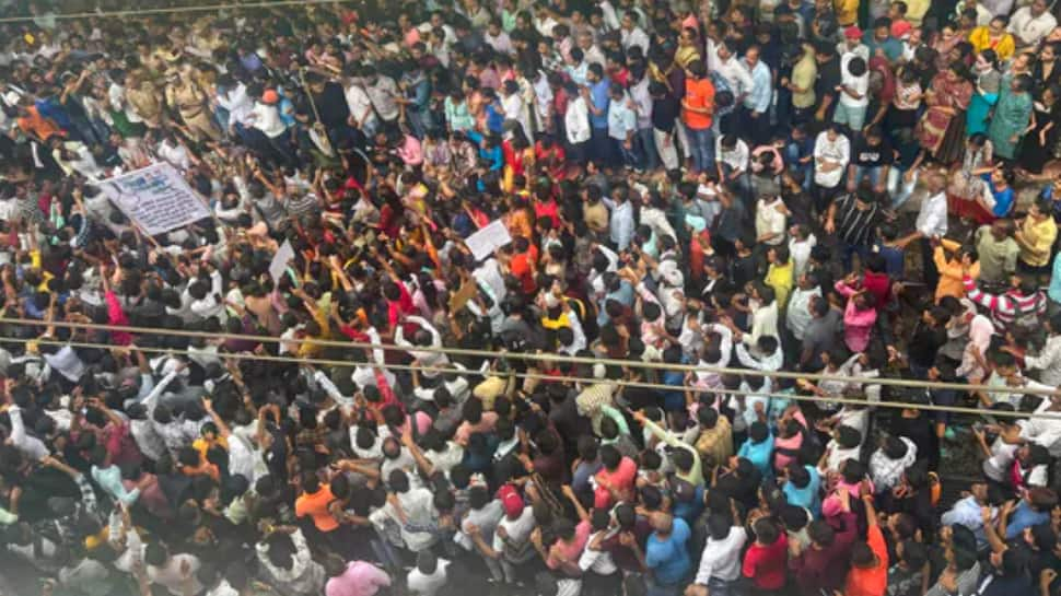 Badlapur Protest: 12 Outstation Trains Diverted; Railways Arranges Buses For Stranded Commuters