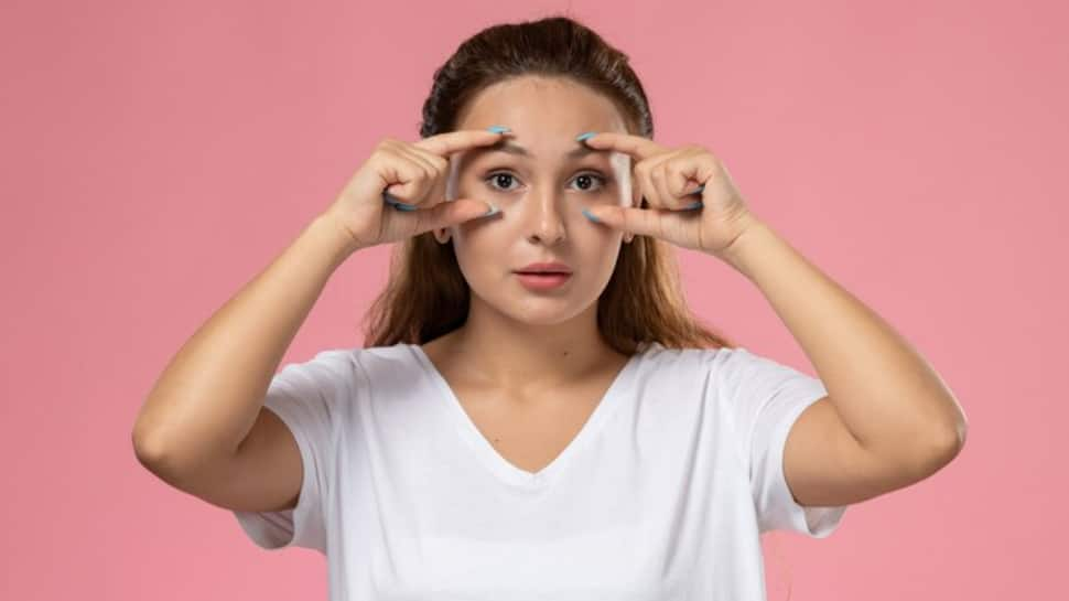 Banish the Bags: Quick and Easy Tips to Get Rid of Puffy Eyes