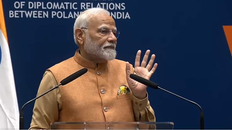 PM Modi Addresses Indian Diaspora In Warsaw, Says Today&#039;s India Wants Development Of All