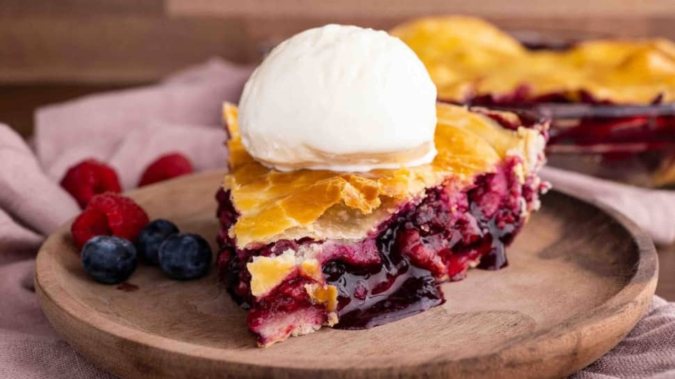 Pie with Mixed Berries