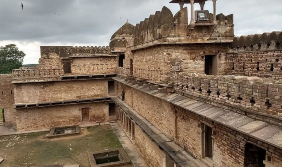 Chhapara 8 Unseen Forts And Palaces Of Madhya Pradesh | News | Zee News