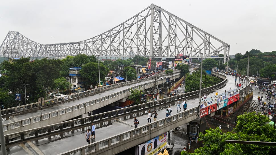 &#039;March To Nabanna&#039; Over Kolkata Rape-Murder: Water Canons, Barricades Deployed As Police Braces For Face-Off; Mamata Govt On Edge | 10 Updates