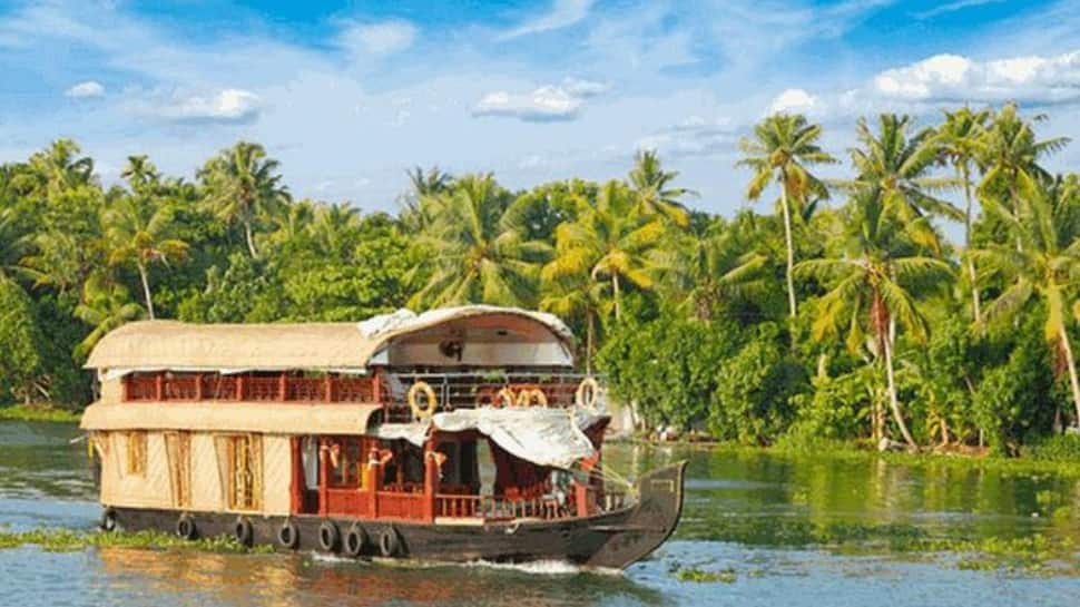 Take a Houseboat Cruise in the Backwaters