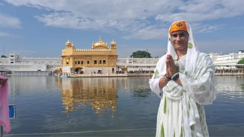 Vinesh Phogat Visits Golden Temple, Prays To Waheguru To Give Her 'Strength'