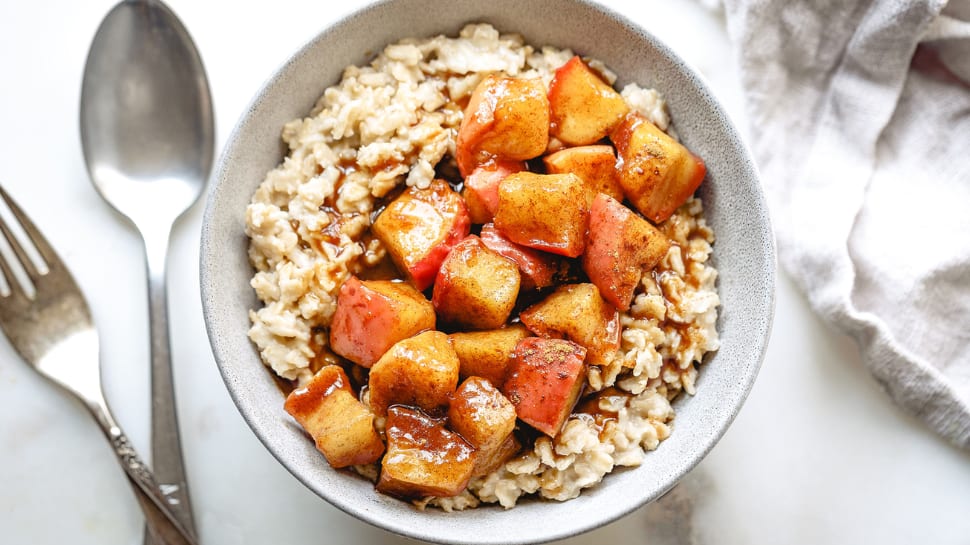 Oatmeal with Cinnamon Apple