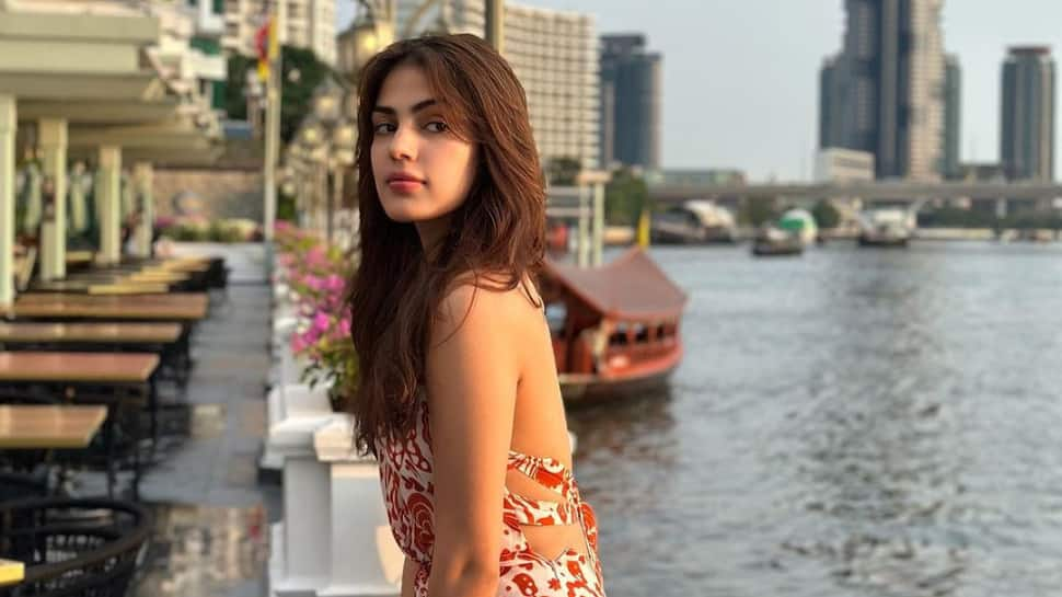 Rhea Chakraborty Reveals Her Friends Were Drinking And Dining With Her Parents While She Was In Jail; ‘Kamino, Mai Jail Mai Hu…’