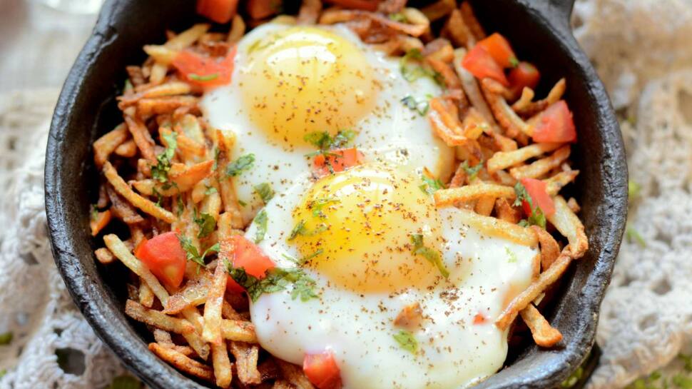 Sali Par Eedu, Eggs Over Potato Straws