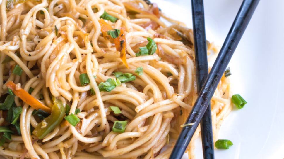 Add  Flavors to Your Kitchen: Simple Recipes to Make Veg Hakka Noodles at Home