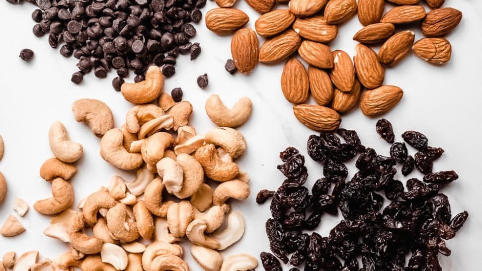 Cashews, Almonds, and Raisins: A Healthy Trio for Snacking? Cashews, Almonds, and Raisins: A Healthy Trio for Snacking?