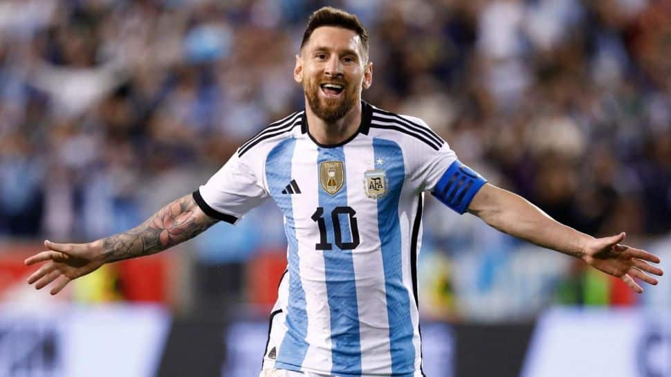 Lionel Messi (INR 1074 Crore)